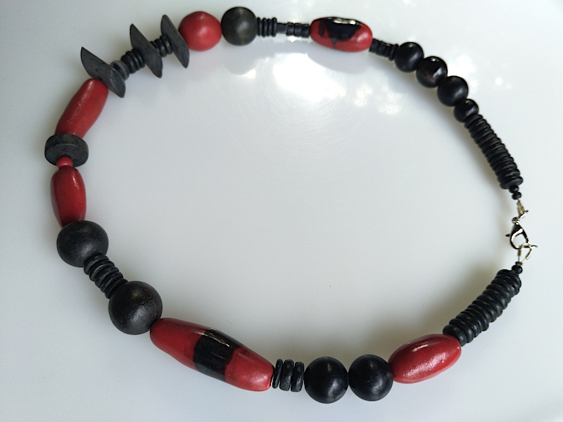 Keramik Collier - rot schwarzes Chaos Keramik Collier - rot schwarzes Chaos