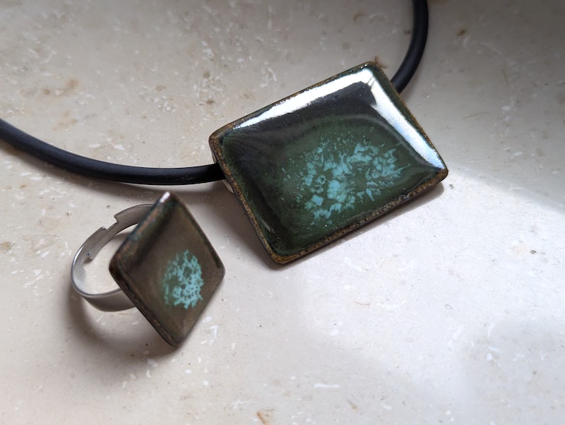 Set Keramik - grün olive geflammt glänzend Set Keramik - grün olive geflammt glänzend