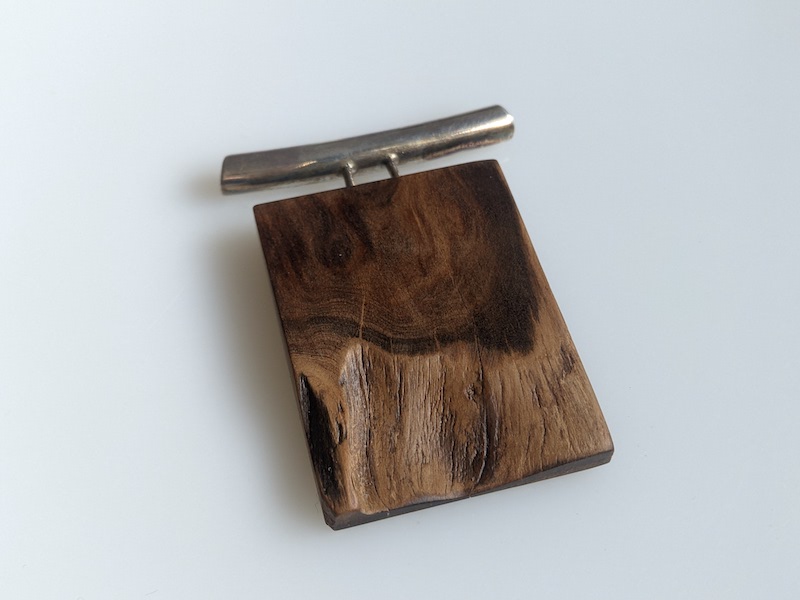 Anhänger aus Thujaholz mit Silber Anhänger aus Thujaholz mit Silber