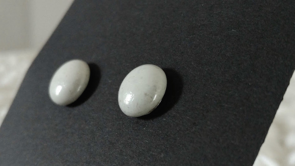 Keramik Ohrstecker - weiß klein rund