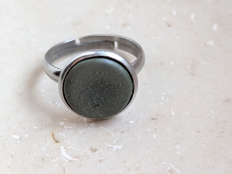 Keramik Ring - matt grün gefasst Keramik Ring - matt grün gefasst