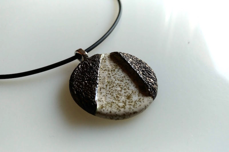Keramik Kette - weiß goldfarbene Struktur Keramik Kette - weiß goldfarbene Struktur