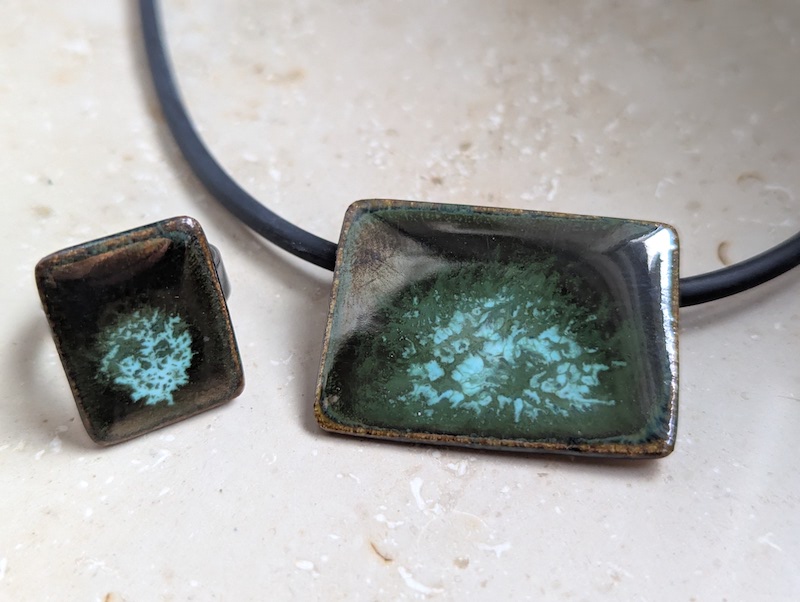 Set Keramik - grün olive geflammt glänzend