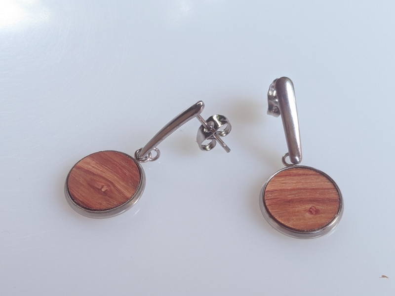 Edelstahlohrstecker mit Rosenholz Besatz Edelstahlohrstecker mit Rosenholz Besatz