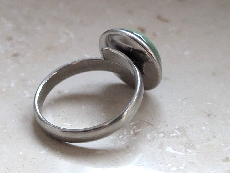 Keramik Ring - grün schmal gefasst 