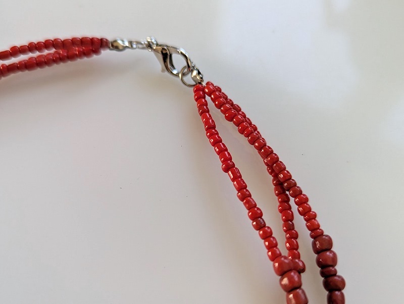 Keramik Collier Segel rot gesprenkelt