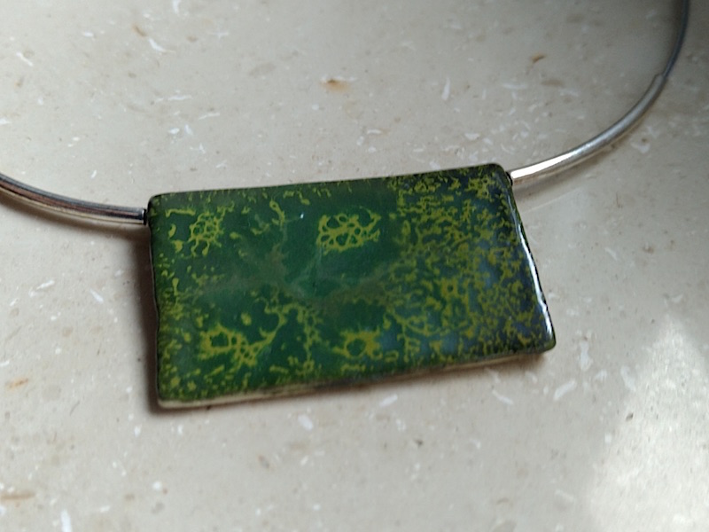 Unikat Schmuck - Kette Keramik - olive gemasert Unikat Schmuck - Kette Keramik - olive gemasert
