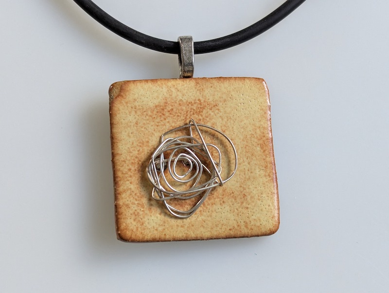 Keramikkette Wüste gelb/braun silber
