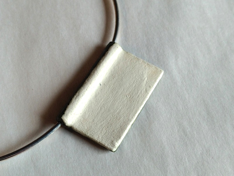Unikat Schmuck - Kette Keramik - olive gemasert Unikat Schmuck - Kette Keramik - olive gemasert