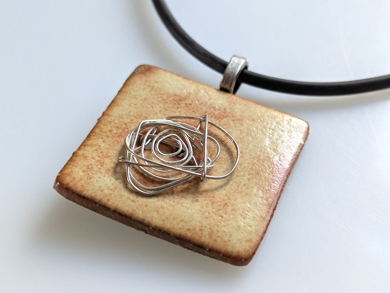 Keramikkette Wüste gelb/braun silber