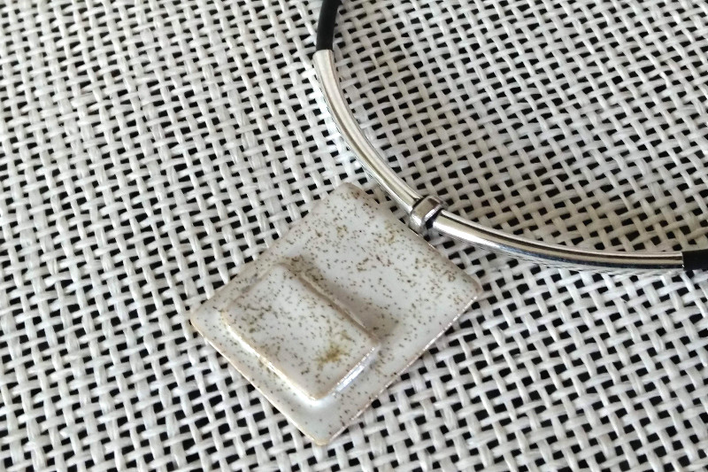 Keramik Kette - Unikatschmuck - weiße Rechtecke Keramik Kette - Unikatschmuck - weiße Rechtecke