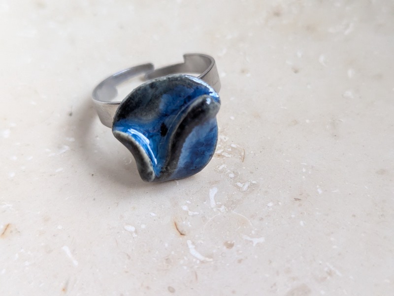 Set Keramik Schmuck blau gefaltet Set Keramik Schmuck blau gefaltet