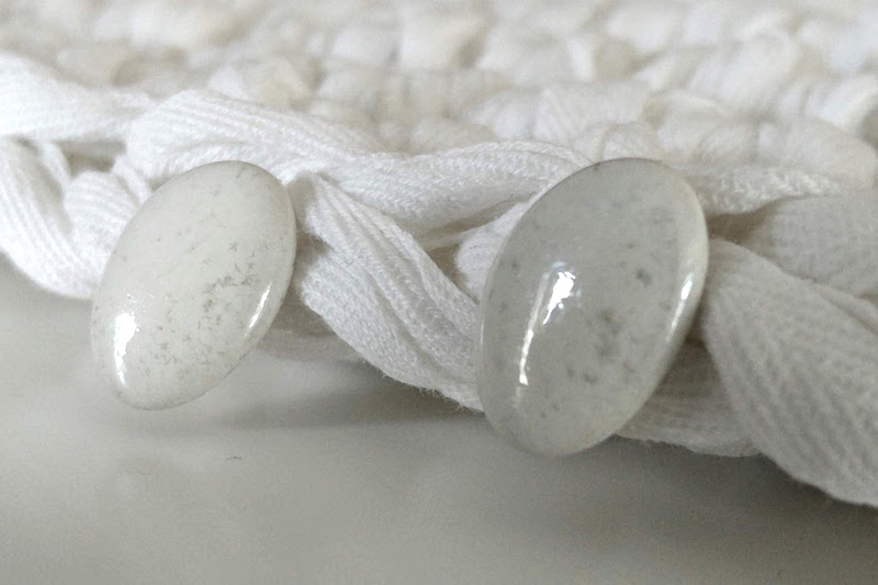 Keramik Ohrstecker - weiß oval Perlmutt Keramik Ohrstecker - weiß oval Perlmutt