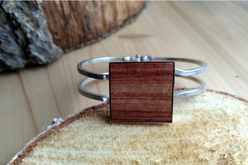 Holzschmuck Unikate aus eigener Werkstatt im Oderbruch, Onlineshop, Unikatschmuck, Schmuck, Kette, Anhänger, Unikat, Design, Designer, Einzelstück,  Holzschmuck, Holz, Oderbruchscheune, Kunst Loose Tage, Oderbruch, Tourismus, Kunst