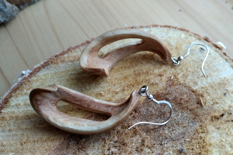 Holzschmuck Unikate aus eigener Werkstatt im Oderbruch, Onlineshop, Unikatschmuck, Schmuck, Kette, Anhänger, Unikat, Design, Designer, Einzelstück,  Holzschmuck, Holz, Oderbruchscheune, Kunst Loose Tage, Oderbruch, Tourismus, Kunst